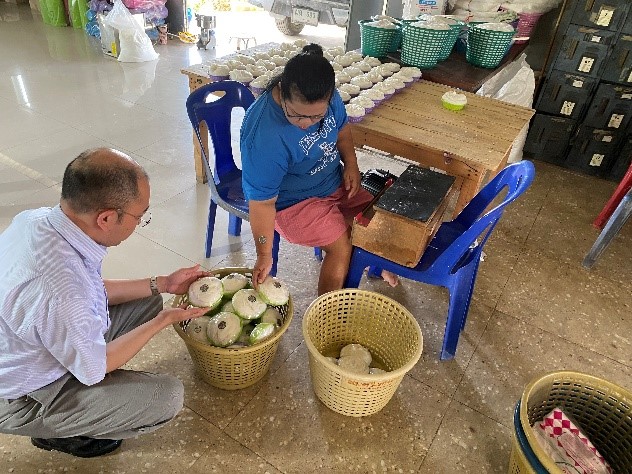 写真4. ナコンパトム県で操業する、発酵型米麺液状化抑制技術を導入した製造所の視察