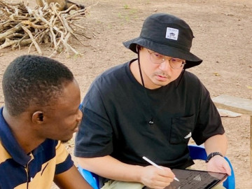 農家調査を行う李研究員